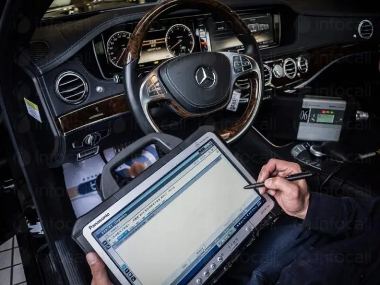 Диагностичен таблет в интериора на Mercedes-Benz